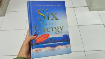 Seni Menyeimbangkan Diri agar Tak Hancur di Buku Six Basic Energy
