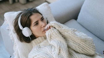 Antara Emosi dan Algoritma: Mengapa FYP Dipenuhi Lagu Galau?