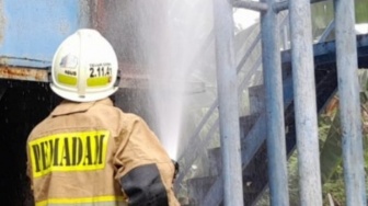 IPA PAM JAYA Terbakar! Api Lahap Bak Penampungan Air di Muara Karang, Diduga Akibat Percikan Las