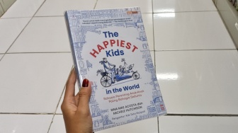 Mendidik Anak dengan Cinta yang Utuh di Buku The Happiest Kids in the World
