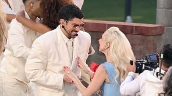Bad Bunny Tampil di Halftime NFL 2026, Ajak Lady Gaga Tampil Bersama