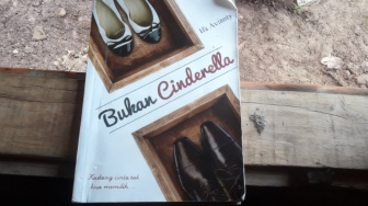 Bukan Cinderella: Pernikahan Beda Kasta yang Tak Semanis Dongeng