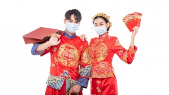 Imlek Pakai Baju Warna Apa? Tak Cuma Merah yang Bawa Hoki Menurut Feng Shui