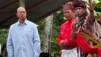 Dua Hari di Toraja, Pandji Pragiwaksono Hadapi 32 Perwakilan Adat