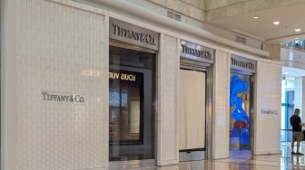 Tiffany & Co Plaza Senayan Disegel! Kilau Perhiasan Kini Tertutup Kertas