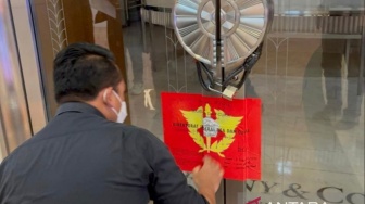 Buntut Dugaan Pelanggaran Impor, Bea Cukai Segel 3 Gerai Perhiasan Mewah Tiffany &amp; Co di Jakarta