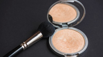 5 Two Way Cake Murah Kualitas Premium untuk Hasil Glowing Natural