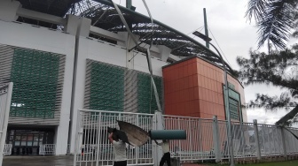 Badai Hantam Cibinong! Atap Stadion Pakansari Berlubang, Fasilitas Olahraga Porak-Poranda