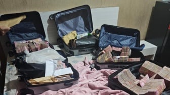 Geledah Rumah di Ciputat, KPK Sita Lima Koper Berisi Uang Rp5 Miliar Terkait Kasus Bea Cukai