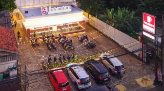 Ini Dia Drive Thru Kafe Jus Buah Pertama di Indonesia yang Bikin Sehat Makin Praktis