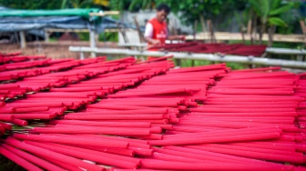 Produksi Hio Meningkat Pesat Jelang Imlek