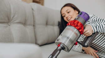 4 Rekomendasi Vacuum Cleaner Portable Ampuh Sedot Tungau di Kasur