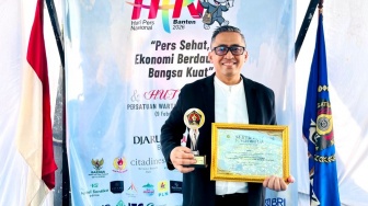 Tak Cuma Jago Akting, Aktor Chandra Wahyu Sabet Penghargaan Inspiratif di HPN 2026