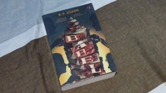 Novel Babel: Menggugat Akar Kolonialisme Lewat Menara Terjemahan