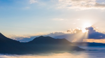 5 Kepribadian Orang yang Menyukai Langit, Ini Tanda dan Karakternya