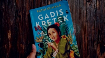 Jeng Yah dan Perlawanan Sunyi Merebut Ruang Sejarah dalam 'Gadis Kretek'