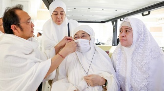 Momen Hangat Megawati Umrah Bersama Keluarga, Prananda Bantu Tahalul