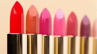 Bibir Hitam Cocok Pakai Lipstik Warna Apa? Ini 6 Rekomendasi Penyelamat Agar Tampil Cerah