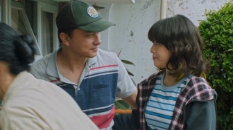 Viral! Adegan 'Panas' Nicholas Saputra dan Adhisty Zara di Film Tukar Takdir Jadi Omongan
