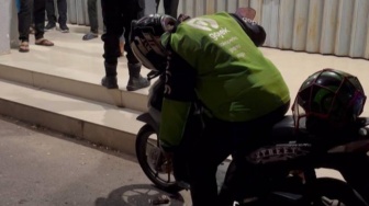 Driver Ojol Meninggal Tertunduk di Atas Motor dalam Kesunyian Malam Batam