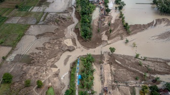 Foto udara kondisi satu dari dua titik jebolnya tanggul Sungai Tuntang di Desa Kebonagung, Kecamatan Kebonagung, Kabupaten Demak, Jawa Tengah, Selasa (17/2/2026). [ANTARA FOTO/Aji Styawan/bar]