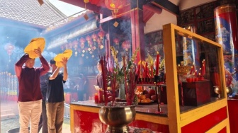 Imlek di Tanah Rantau: Harapan Kenji di Tahun Kuda Api dari Kelenteng Fuk Ling Miau Jogja