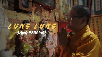 Kisah Lung Lung Sang Peramal di Sudut Glodok: Membaca Waktu dan Harapan