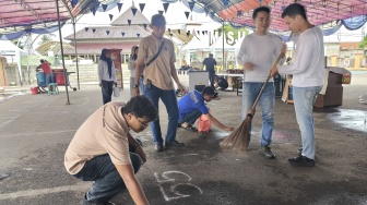 Sambut Ramadan, 30 Warga Binaan Rutan Serang Bersihkan Masjid Agung Ats-Tsauroh