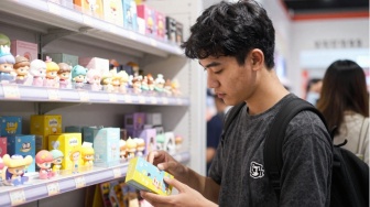Blind Box dan Paylater: Mengapa Gen Z Mencari Bahagia Lewat Belanja, dan Apa Risikonya?
