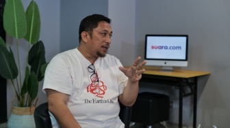 DeepTalk Podcast: Hukum Acara Jadi Benteng atau Alat Kekuasaan? Tonton Analisis Tajam Feri Amsari