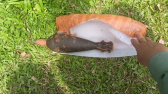 Warga Temukan Mortir Saat Menyelam Cari Ikan di Sungai Beduai