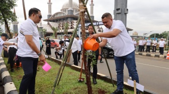 Dari Porak-Poranda Menjadi Lebih Hijau, Bupati Bogor Tanam Pohon di Pakansari