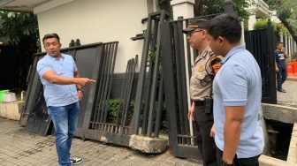 Brak! Pagar Rumah Jusuf Kalla di Jaksel Roboh Diseruduk Mobil Hyundai Santa Fe, Begini Kondisinya