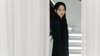 Topeng Sosial dan Kerapuhan Diri dalam Drama 'The Art of Sarah'