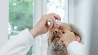 Apakah Boleh Puasa Pakai Obat Tetes Mata? Ini 5 Rekomendasi yang Aman