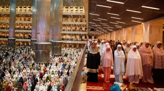 Masjid Istiqlal Dipenuhi Jemaah pada Salat Tarawih Perdana Ramadan 1447 Hijriah