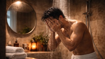 Mandi Wajib Setelah Subuh Bikin Puasa Tidak Sah? Ternyata Begini Faktanya