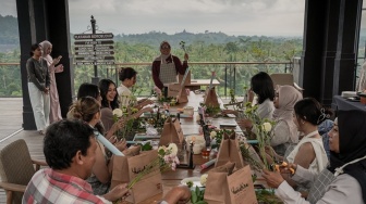 Plataran Borobudur Rayakan Valentine dengan Workshop Blooms of Love Berlatar Candi Borobudur