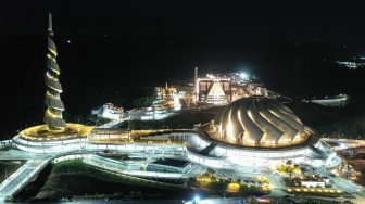 Foto udara suasana dari Masjid Negara Ibu Kota Nusantara (IKN) di Penajam Paser Utara, Kalimantan Timur, Selasa (17/2/2026). [ANTARA FOTO/M Risyal Hidayat/foc]