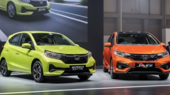 Honda Brio Satya Baru atau Jazz GK5 Bekas, Mending Pilih Mana?