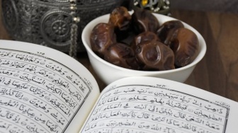 Riuh Ibadah di Ramadan: Penuh Suara, Tapi Seberapa Dalam Maknanya?