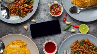 Kritik Buka Puasa Mewah: Menghapus Sekat Antara Wagyu dan Nasi Bungkus