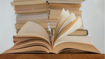 Dari Buku ke Scroll: Neuroplastisitas dan Krisis Fokus Manusia Modern