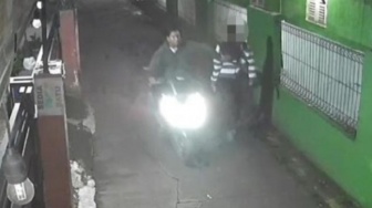 Terjadi Lagi di Bekasi: Begal Payudara di Gang Sempit Terekam CCTV