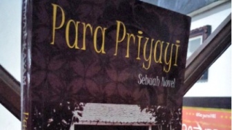 Dekonstruksi Sosok Priyayi Jawa dalam Mahakarya Umar Kayam: Dari Sastrodarsono hingga Lantip
