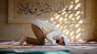Niat Sholat Tarawih 4 Rakaat Sendiri Lengkap dengan Tata Caranya