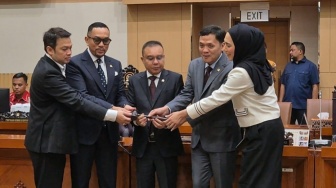 Setelah Pernyataan Kontroversi, Ahmad Sahroni Kembali Pimpin Komisi III DPR