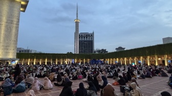 Intip Kemeriahan Berbuka Puasa di Masjid Istiqlal, Ribuan Jemaah Padati Pelataran
