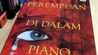 Batas Tipis Kewarasan dalam Novel Perempuan di Dalam Piano