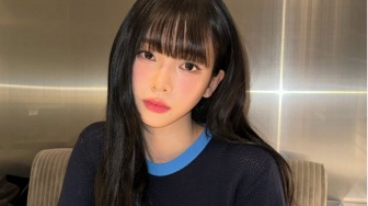 4 Padu Padan OOTD Long Sleeve ala Karina aespa, Bikin Gaya Anti Flat!